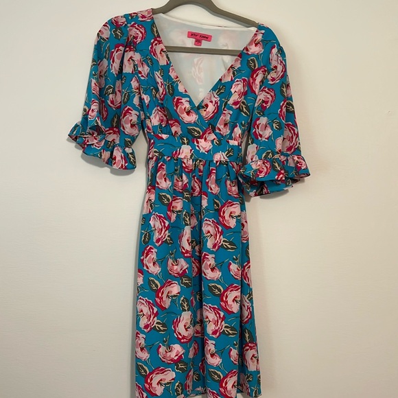Betsey Johnson Dresses & Skirts - Floral Betsy Johnson Dress